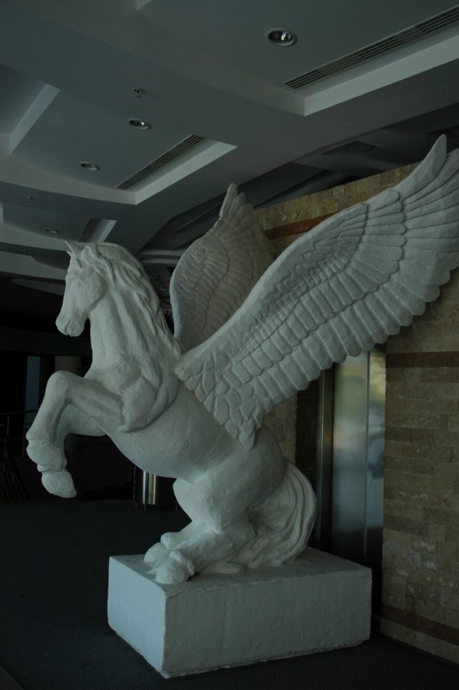 strafor-pegasos-heykeli